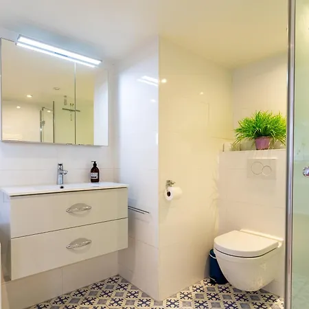 Mesange - Au Centre De *